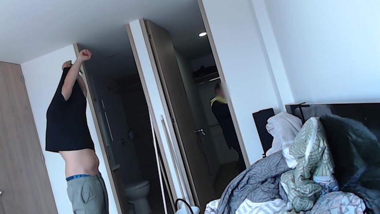 Time traveler: La giovane cameriera dà la sua figa stretta al suo...