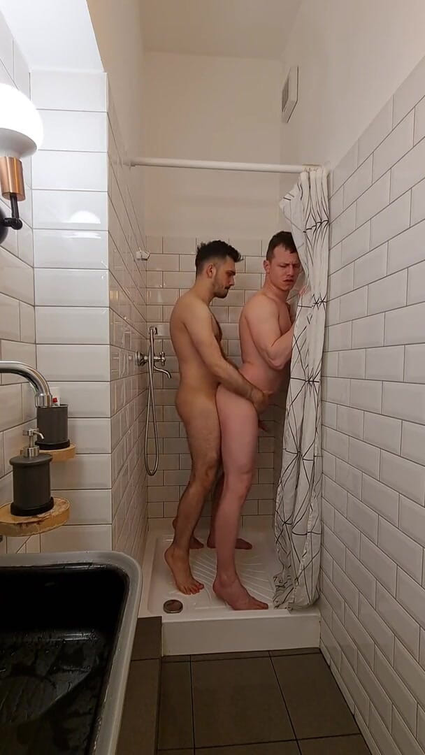 Laur Balaur Production: Morning shower in two