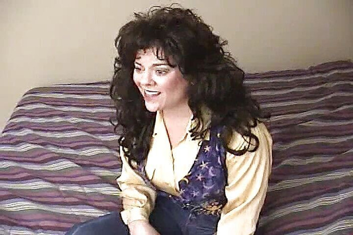 Radical: Sexy baculatá zralá děvka saje ptáka jako profesionál