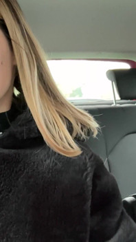 Influencerul rămâne pe jos după ce mașina nu mai pornește. Din fericire, găsește un tip care o duce acasă și o face sex.