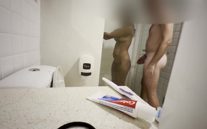 Pacho fox: J’attrape ma demi-sœur en train de se toucher sous la...