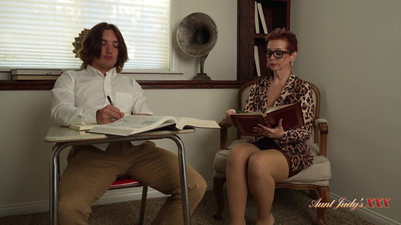 Aunt Judy's XXX: MătușaJudysXXX - Profesoara obraznică matură Ruby Lynne își fute elevul după ore