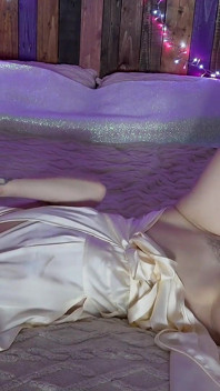 Versaute MILf mit augenbinde behandelt dich mit satin-spermaschlampe