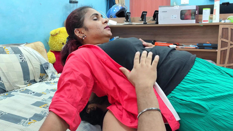 Vaigavarun45: Neck Kiss Boobs Press Kiss Romance in Shirt and T...