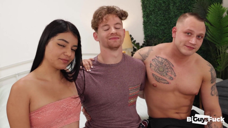 Bi Guys Fuck: Gâteau de boeuf sur les fesses ! Maximus Kelly se fait...