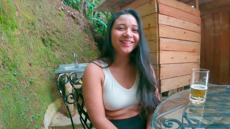 Isabel: Je parle de choses torrides avec mon ami, à l’extérieur, avec...