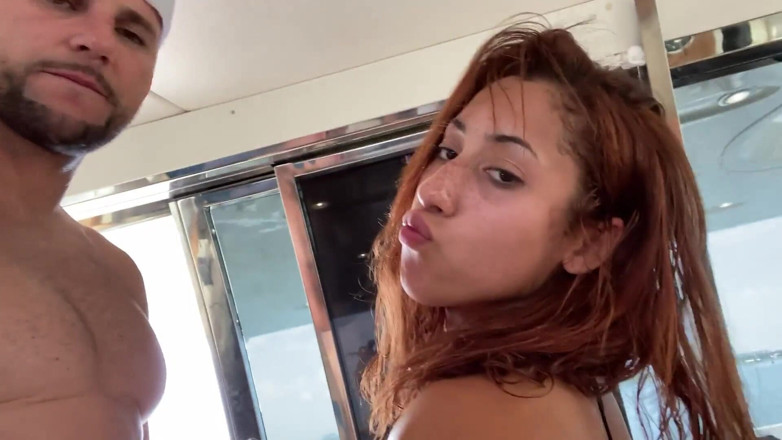J-Mac: Kira Perez, latina sexy, se fait baiser sur un yacht