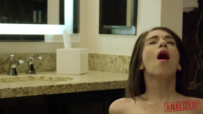 Analized: Brunette Joseline Kelly gets her ass smashed by a big...