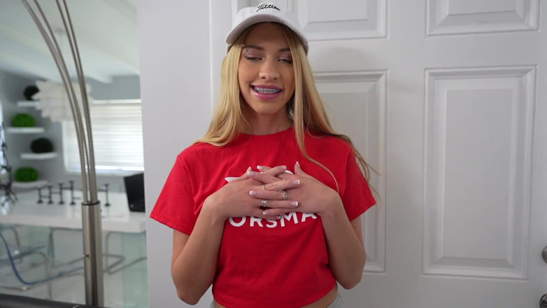 Doorsmash: Blondýnka s rovnátky Khloe Kapri stříká na Conorovo mokré burrito