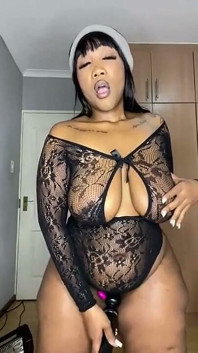 Dikke kont bbw striptease & spuit masturbatie