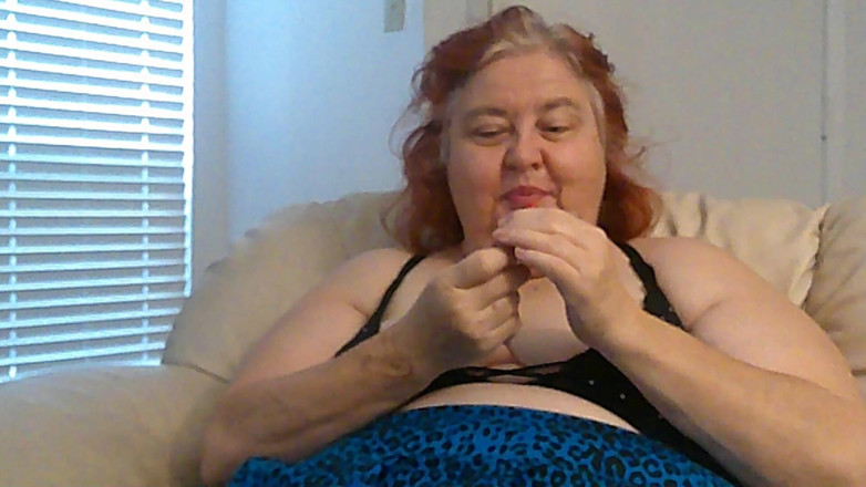 BBW nurse Vicki adventures with friends: แชทลิปสติกตัวจิ๋วแต่งตัว