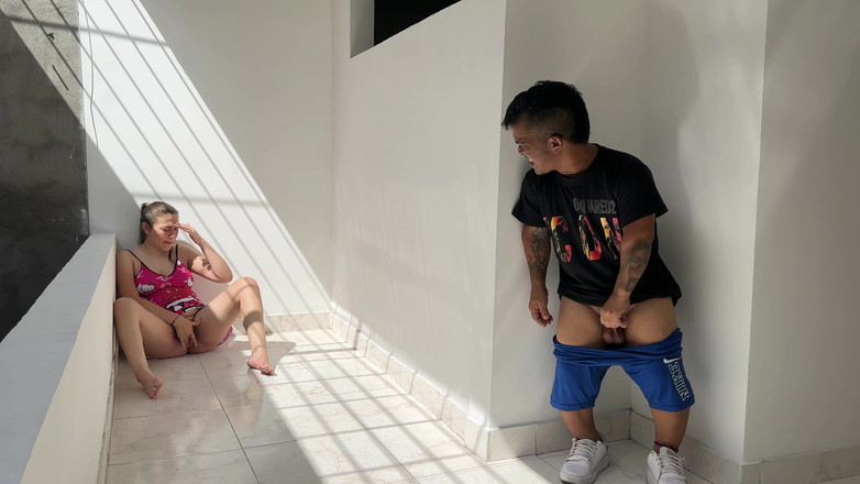 Julianaburning: 我听到一些令人兴奋的呻吟，看到我性感的继妹自慰：我变得饥渴，并决定降低他的角质