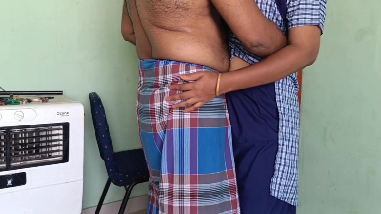 Palani69: La scolaretta ha condiviso il letto con l'insegnante durante le...