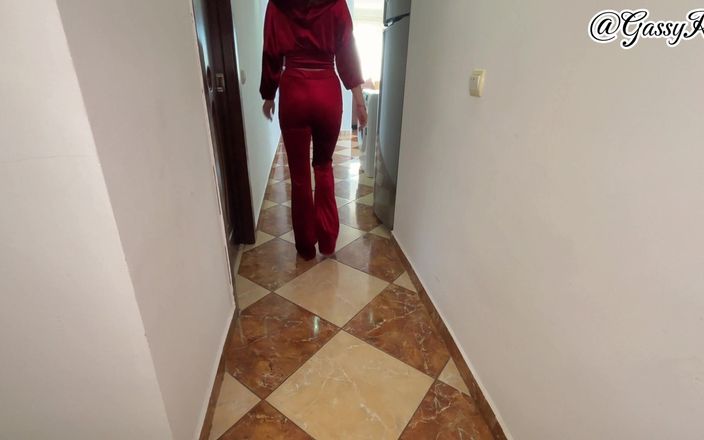 GassyKat: Red Velvet Fart Queen