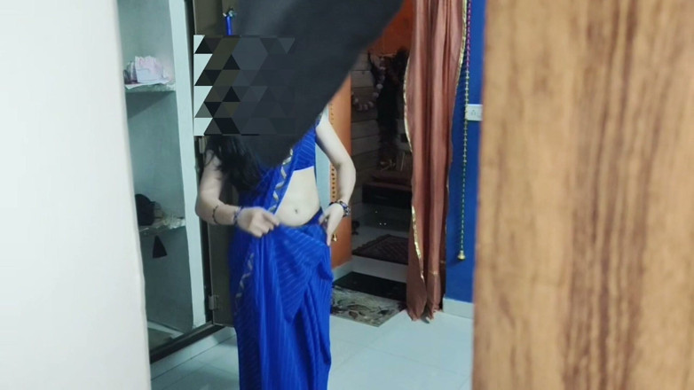 Ruhika Backbencher: Video viral de una caliente india poniéndose un sari