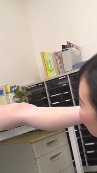 连裤袜，汗脚和流口水：护士airu hashino Buries自己在她的同事seira hoshisaki的气味中