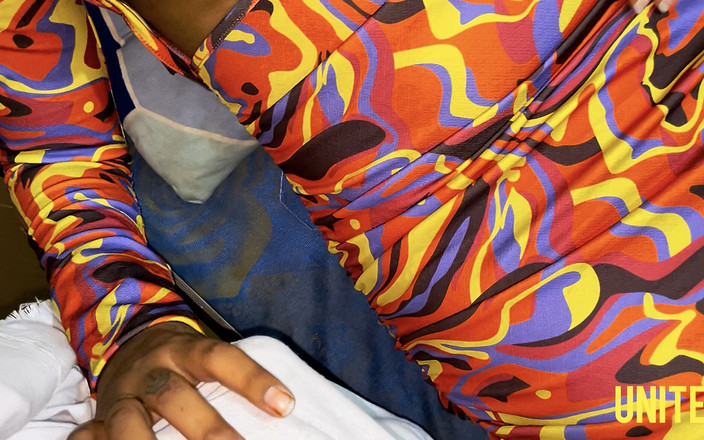 UnitedCourse31: Mi hermanastra estaba viendo a Pron, la atrapé y la...