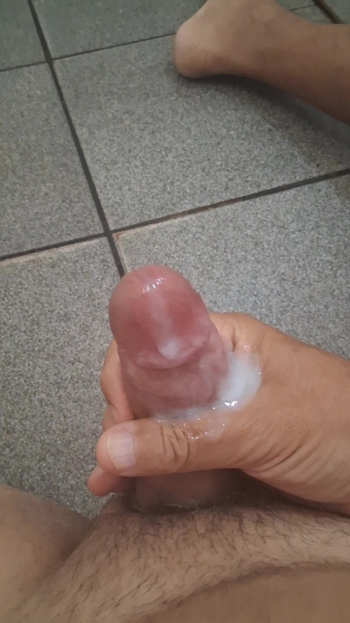 Ladysilvas: 在海滩上的裸体ladysilva自慰，展示她性感的热辣屁股
