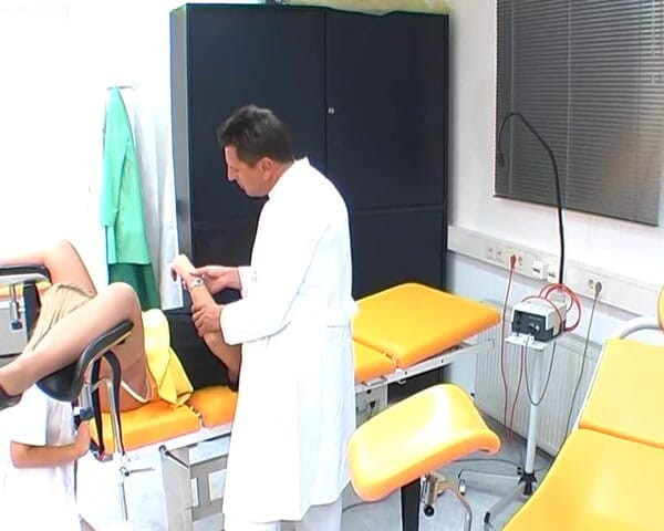 Rubber & Clinic Studio - 1ATOYS: Трах у дупу з лікарем у гінекологіському кабінеті