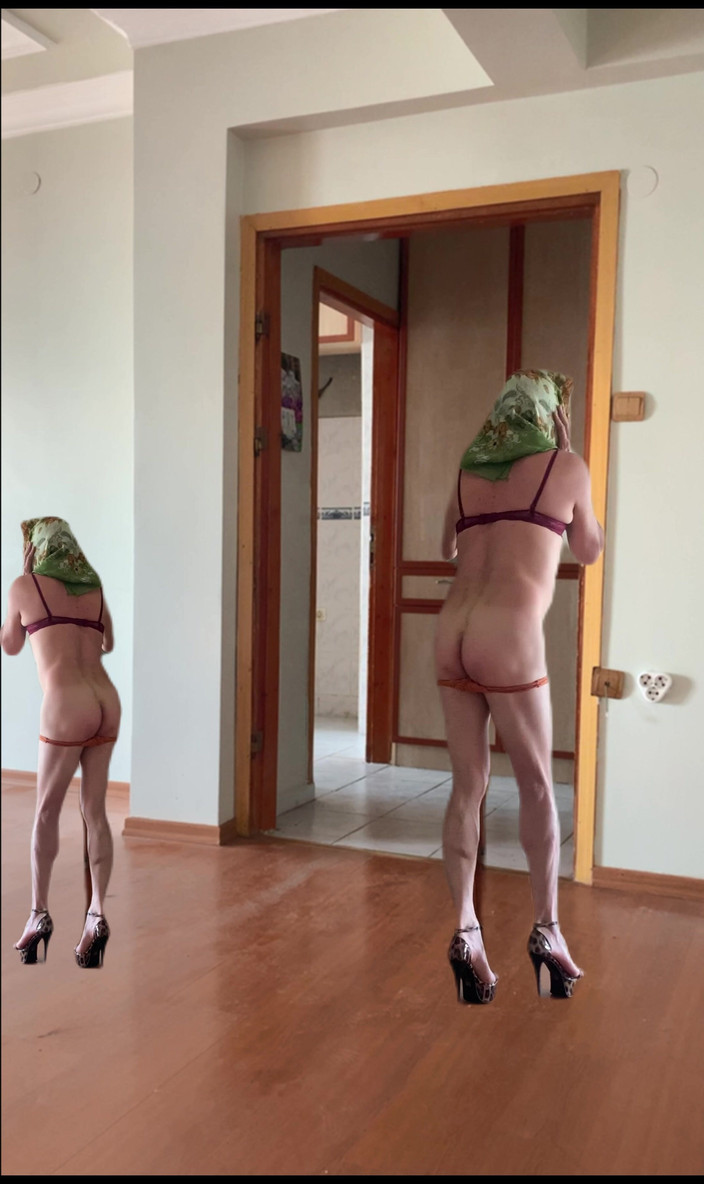 cd_aysemmm: S mojí 18letou nevlastní sestrou:) Která z nás je sexy?