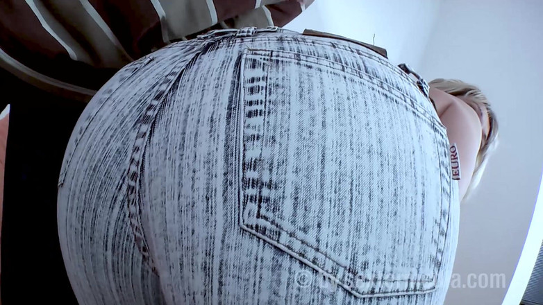 Sextermedia by Pete: 意欲的なおまんこを持つブロンドの主婦