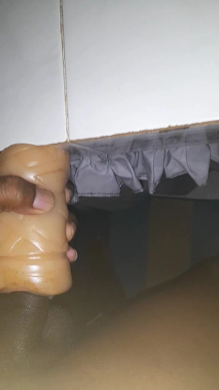 Black guy: Jerking off S7 E5