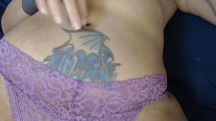 Abby Anna: Zkoumání pupíku