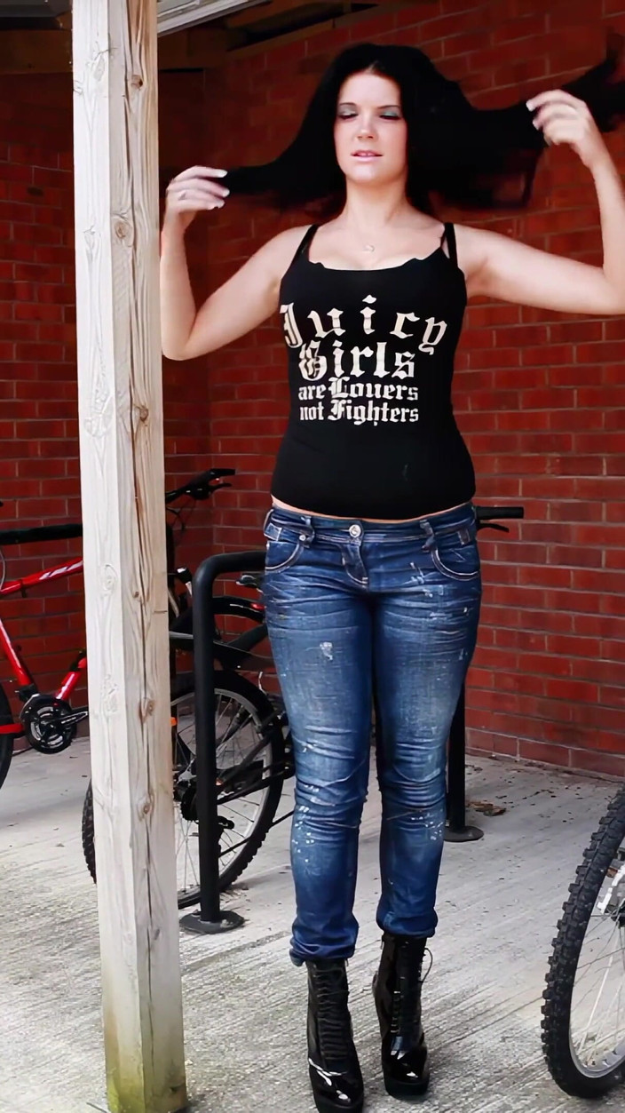 Killergram: bari gand vaali gori kamsin emma leigh kolej ki kaamuk...
