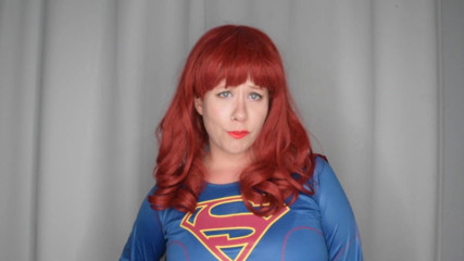 Deanna deadly: Supergirl jaja memerlukan usikan ginjal merah awak dan JOI