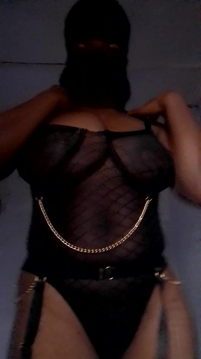 PlumieReal: Preto em lingerie preta