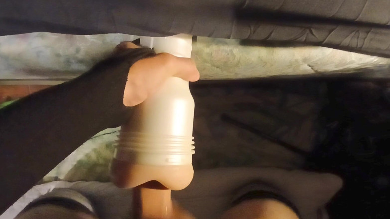Raven LeSynn: Fleshlight se fute cu Raven Letrap
