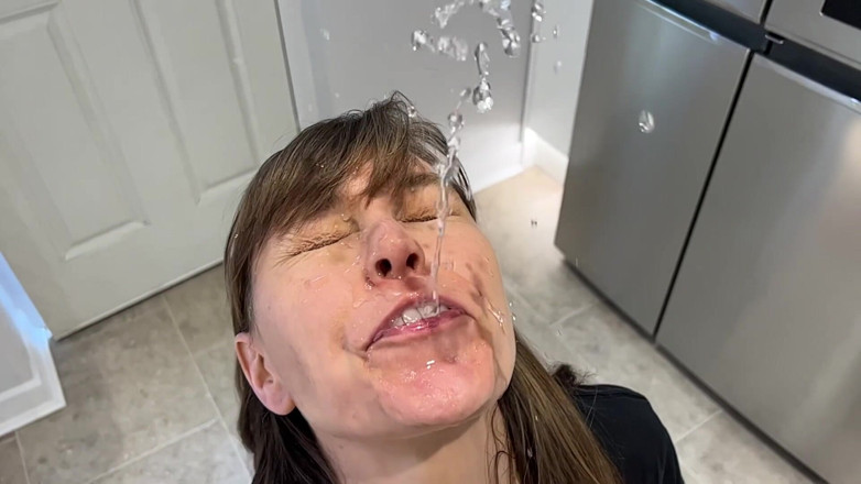 Wamgirlx: Slow motion mouth water fetish