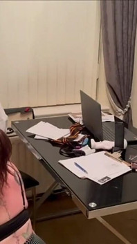 Sekretářka Pookie je pozdě do práce, velký šéf domény je zuřivý A D vyhrožuje Sa K Her za to, že je k ničemu