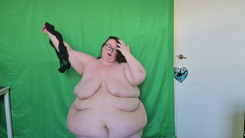 SSBBWLadyBrads: Sexy Goddess SSBBW Strip and Shake