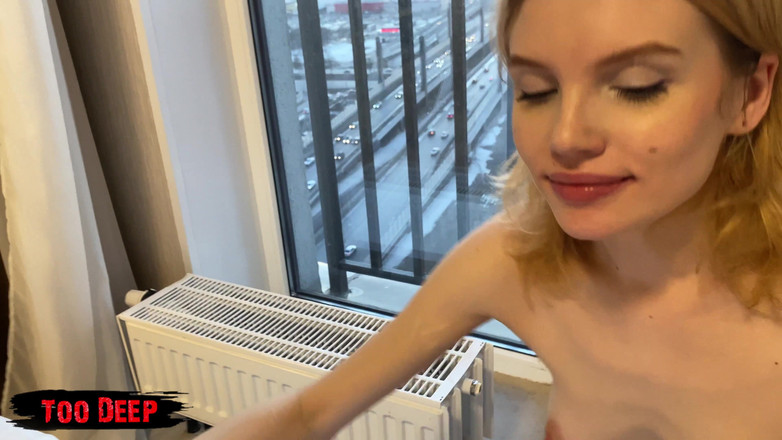 Too deep: Skutečné domácí video POV - hubená teenagerka a její chutné kouření