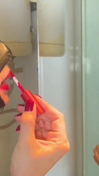 Dominatrix del enema se prepara para una cita anal