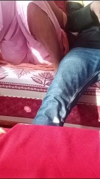 Pertama kali ngentot sama teman kuliahku yang baru kuliah di kamar asramaku dan lanjut ngentot habis-habisan sama pacarnya
