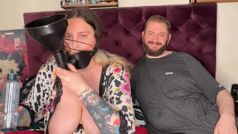 MissFFW: 淫荡婊子拆箱她选择的新玩具