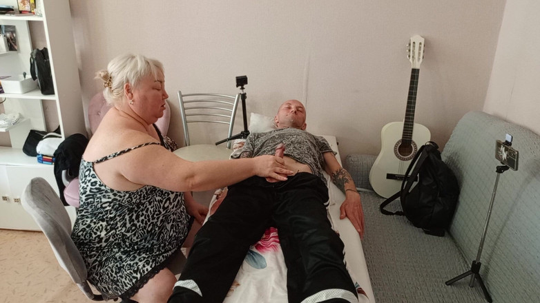 Zona901: Een buurvrouw kwam een pijpbeurt geven om een portie sperma...