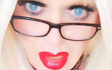 Emma Browne: Blonďatá trans modelka Cumming