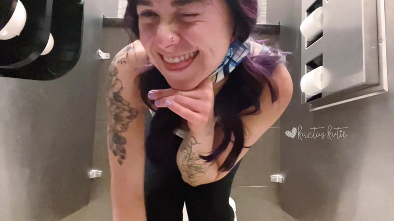 kactus kutie: 3 orgasme di kamar mandi bandara