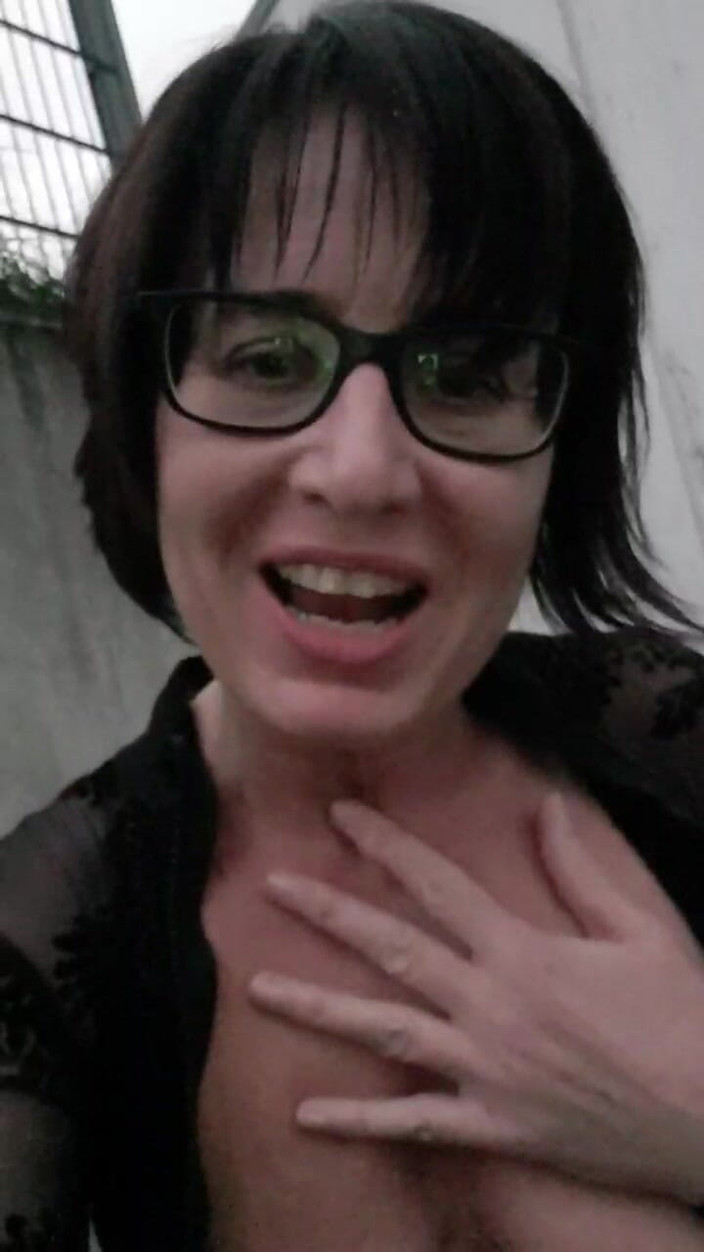 JulieEroticDress: Сквирт на балконе в горячем платье