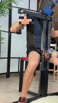 Ama ordeña a su novio esclavo 3x en silla de ordeño