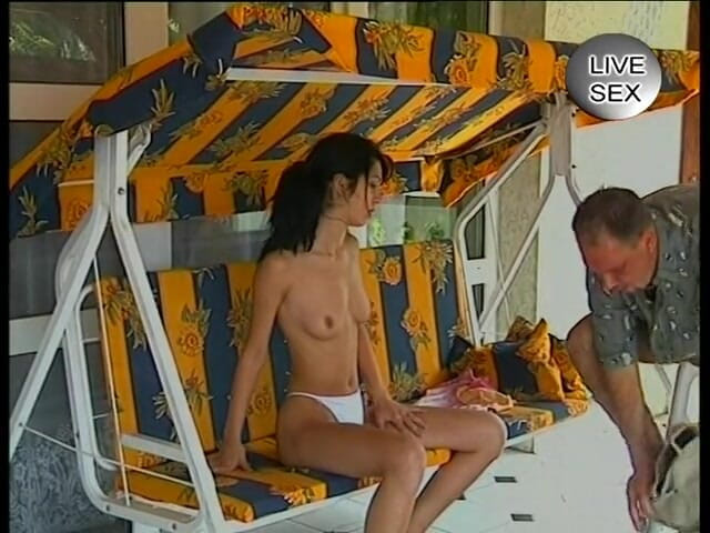Horny Two really wet MILFs: สาวนมเล็กผมสีน้ำตาลขี่ควยบนระเบียง