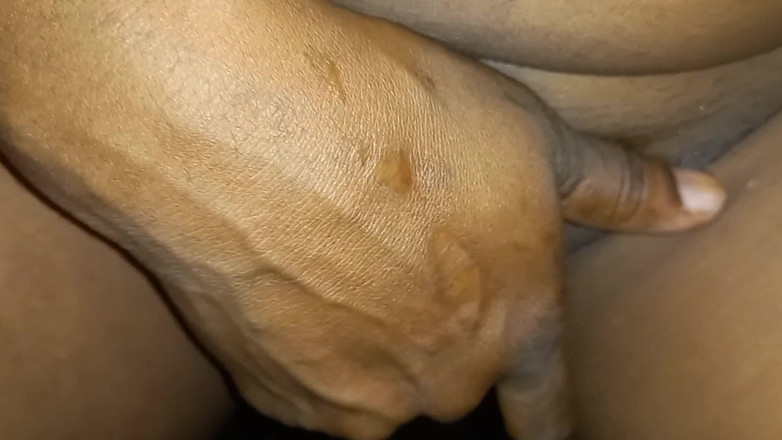 Super sexy ebony cuties: Nahá Venku pissing prstění moje mokrá kundička