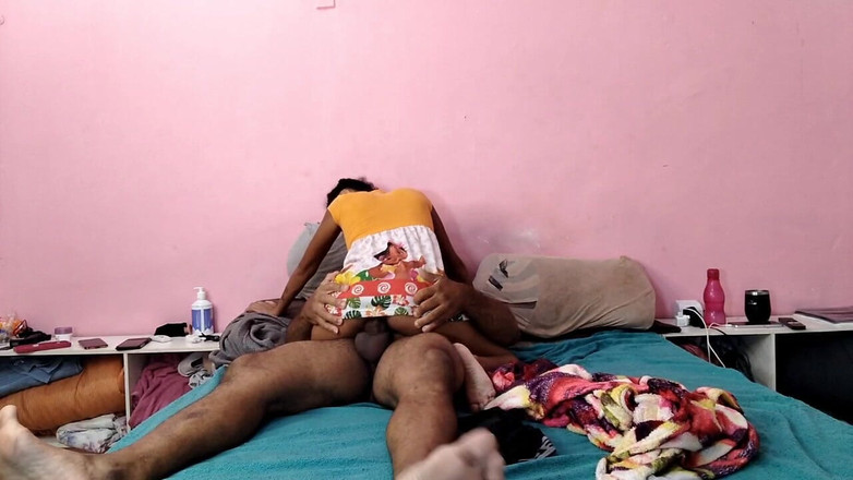 LeoOgro: मैंने अपने सौतेले पिता के साथ इसका आनंद लिया, वह मुझे हमेशा सह देता है