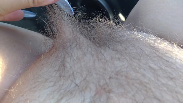 LizAngel: Has grown curls on her pubis