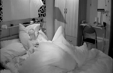 KittieNoOne: Hij vertelt me wat ik op onze cam moet doen