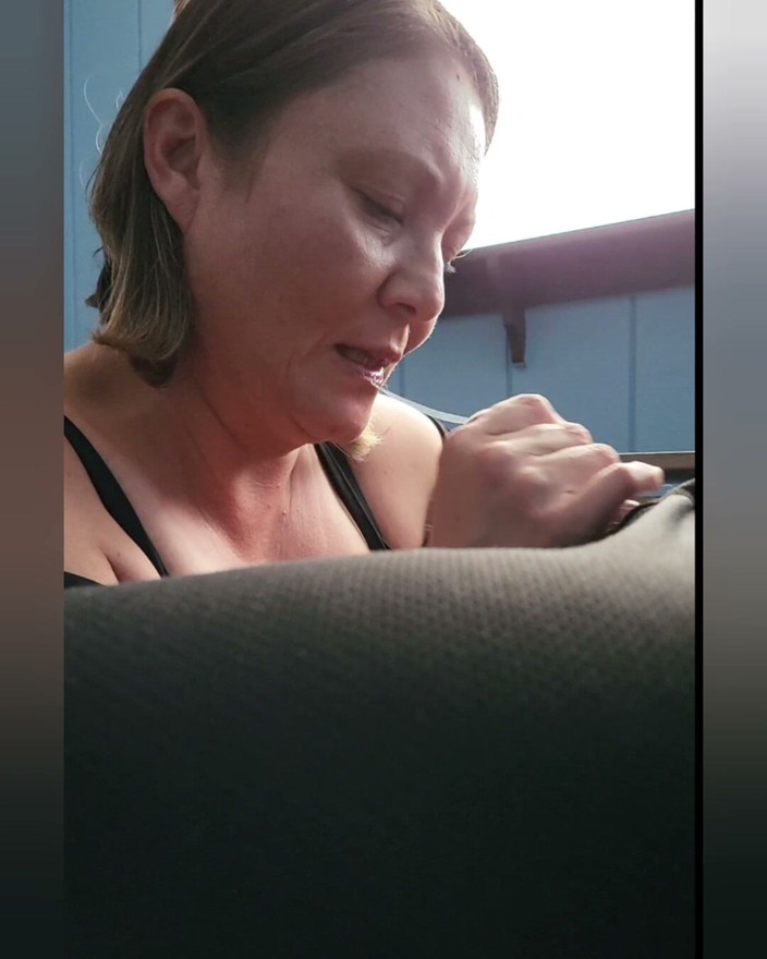 Biglefty10: Super sexy bohyně sající ptáka saje jeho ptáka tak dobré...