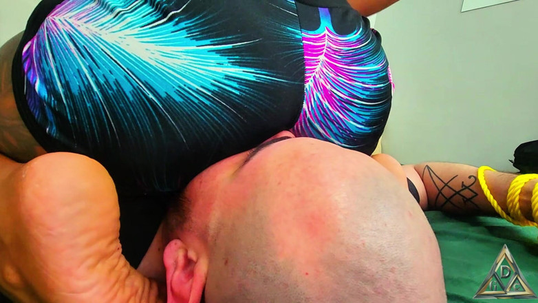DGC Femdom Videos: Mibby Farting - นี่คือการรักษาที่หมูอย่างคุณสมควรได้รับ Full HD